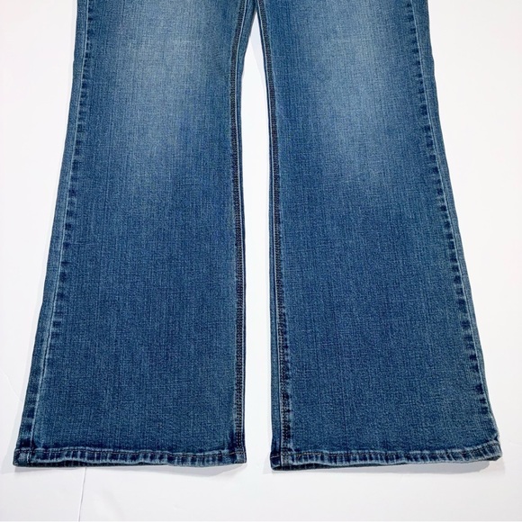 Levi's 525 Perfect Waist Boot Cut Women's Jeans Size 16
Medium wash - Picture 3 of 7